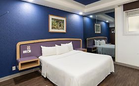 Hotel Menara